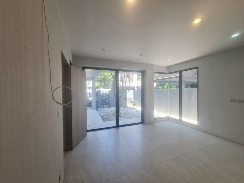 ขายบ้านเดี่ยว Vana Residence กรุงเทพกรีฑา ทำเลดี  ติดต่อผึ้งรติ 061-941-9639